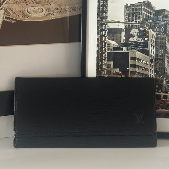 Louis Vuitton Black Epi Leather Checkbook/Wallet - Picture 1 of 2